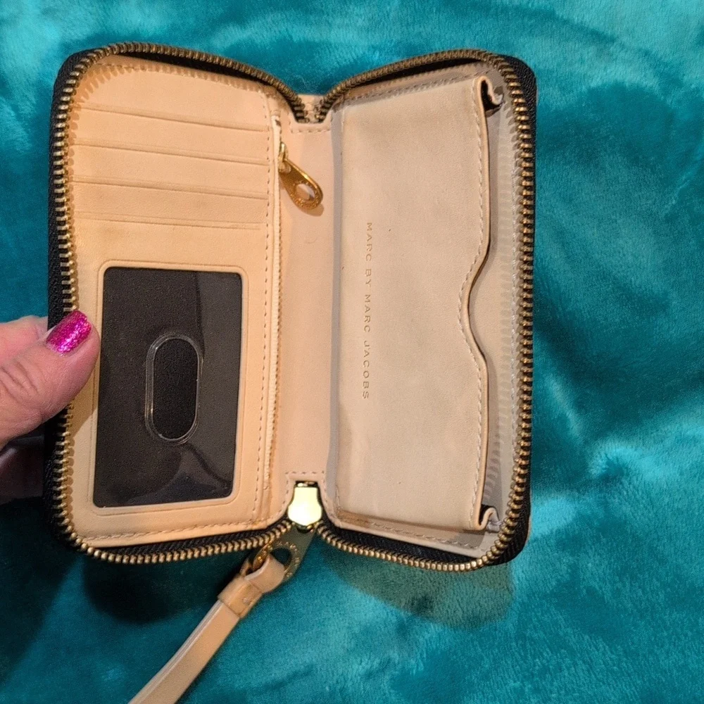 Marc Jacob's wristlet EUC